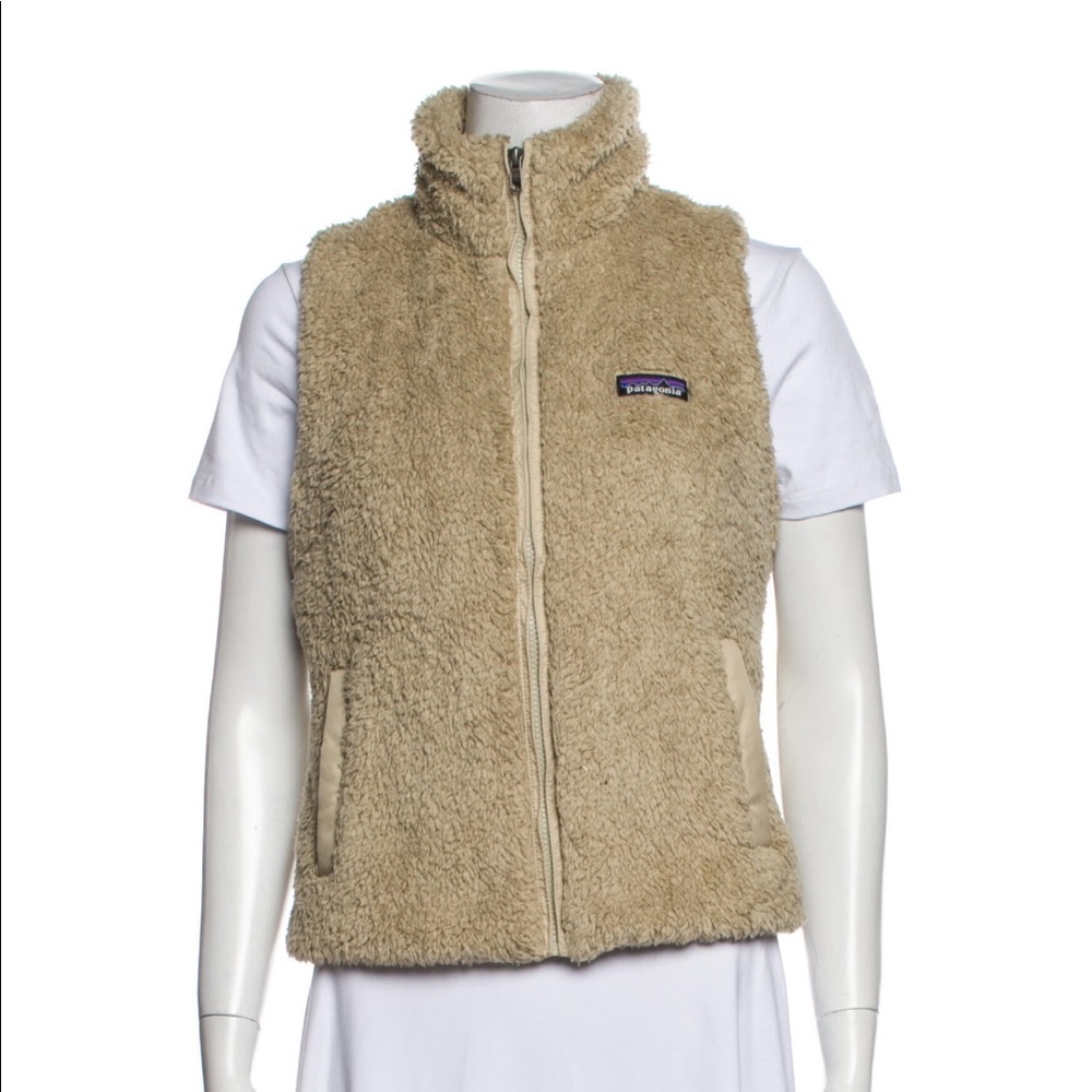 Patagonia Vest
Neutrals
Stand Collar
Slit Pockets & Zip Closure